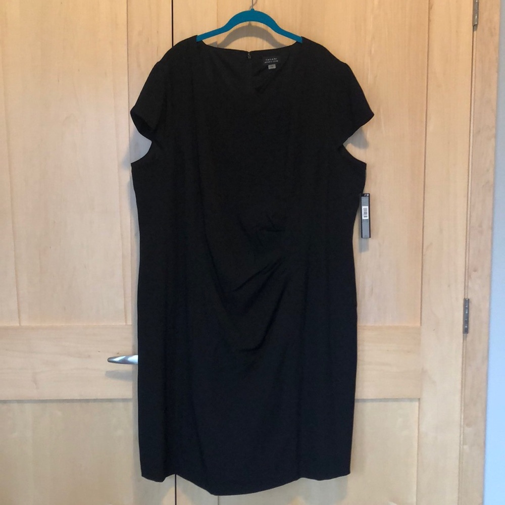 Tahari Arthur S. Levine dress 24W